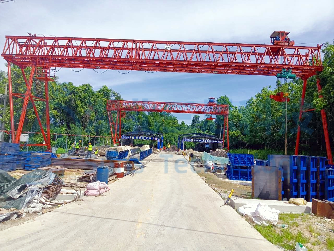 上海、海南兩地龍門(mén)吊安